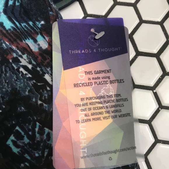 NWT threads 4 thought athletic tank top with bra  size small - Picture 2 of 5